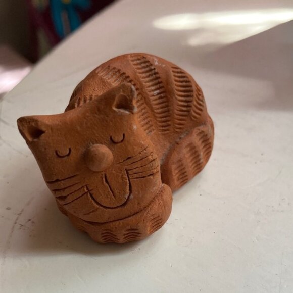 Cute little terra cotta clay small cat kitty figurine - Picture 12 of 13